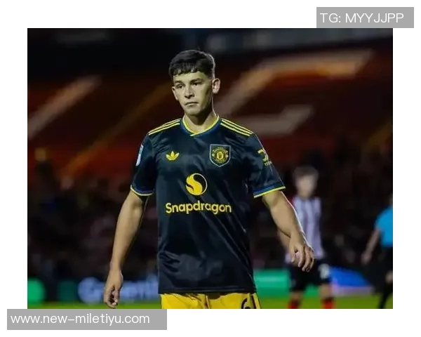 姆伯莫梅开二度助曼联赢得胜利荣膺英超第9轮最佳球员称号 姆伯莫梅开二度助曼联赢得胜利荣膺英超第9轮最佳球员称号