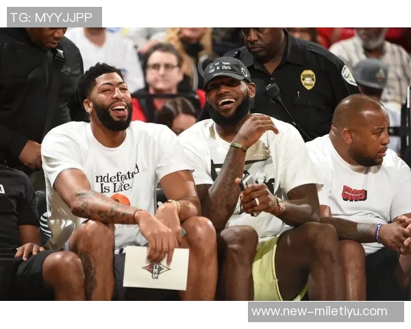 浓眉调侃三状元比一手势称自己拥有大学冠军荣耀