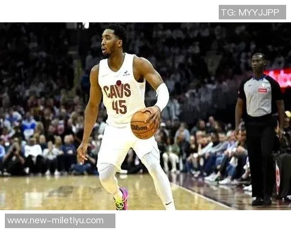 米切尔赛季结束后遭受重创提前与队友开始新赛季训练 米切尔赛季结束后遭受重创提前与队友开始新赛季训练